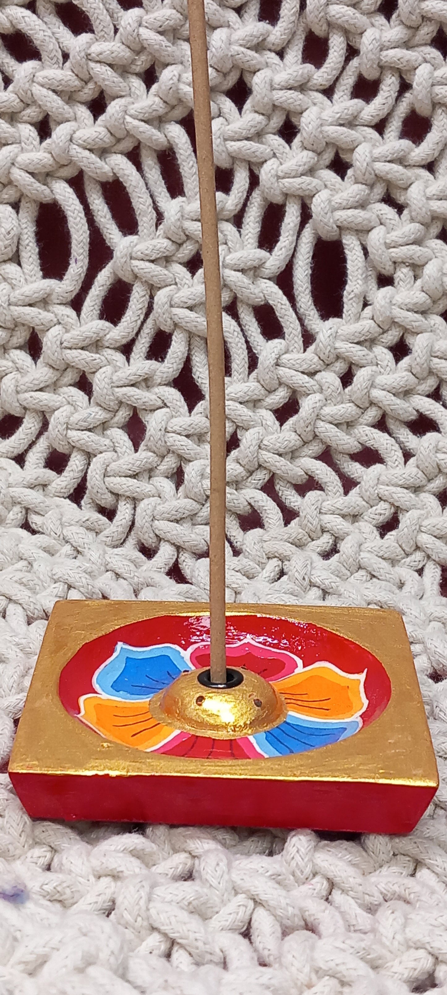 INCENSARIO DE MADERA ELABORADO Y PINTADO A MANO EN NEPAL,ENVÍO GRATIS SIN PEDIDO MÍNIMO.