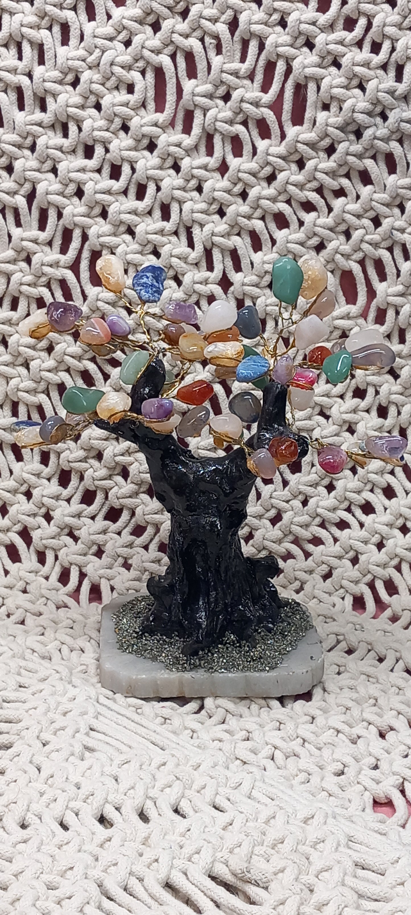 ÁRBOL DE LA FELICIDAD CON MINERALES INCRUSTRADOS ES UNA PIEZA DECORATIVA ÚNICA, capaz de transformar cualquier espacio con su magnetismo y belleza artesanal Feng Shui,envío gratis sin pedido mínimo.