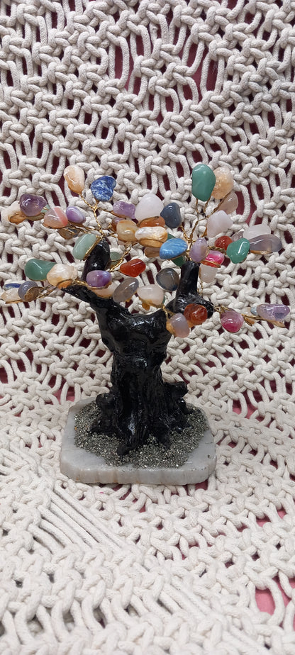 ÁRBOL DE LA FELICIDAD CON MINERALES INCRUSTRADOS ES UNA PIEZA DECORATIVA ÚNICA, capaz de transformar cualquier espacio con su magnetismo y belleza artesanal Feng Shui,envío gratis sin pedido mínimo.