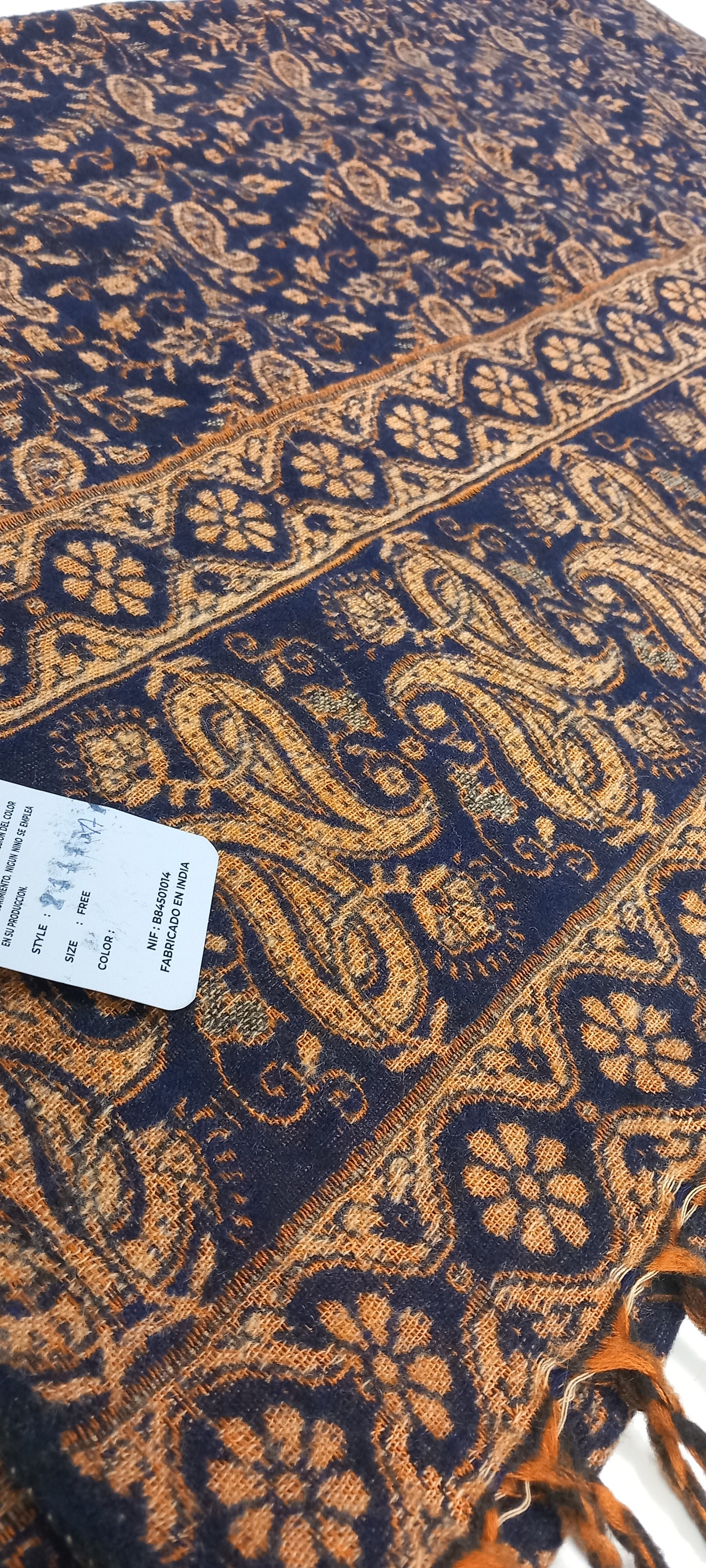 MANTA INDIA HECHA EN INDIA PARA UNA DECORACION VERSÁTIL Y LLENA DE PERSONALIDAD.ENVÍO GRATIS SIN PEDIDO MÍNIMO.