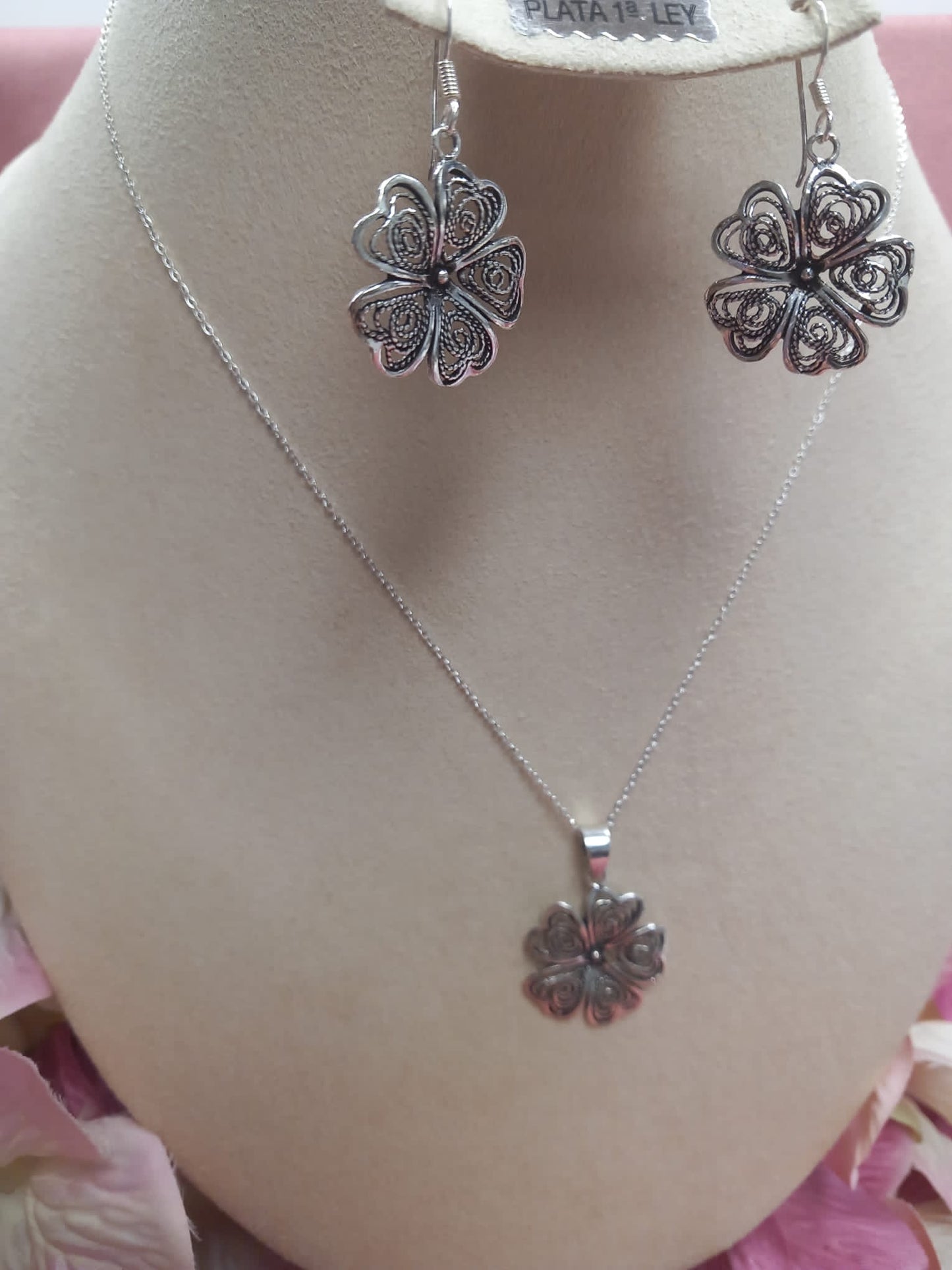 Ensemble Floral Mandala Boucles d'oreilles en argent + chaîne en argent + pendentif assorti.