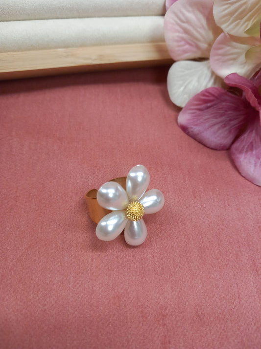Pearl Teardrop Floral Ring