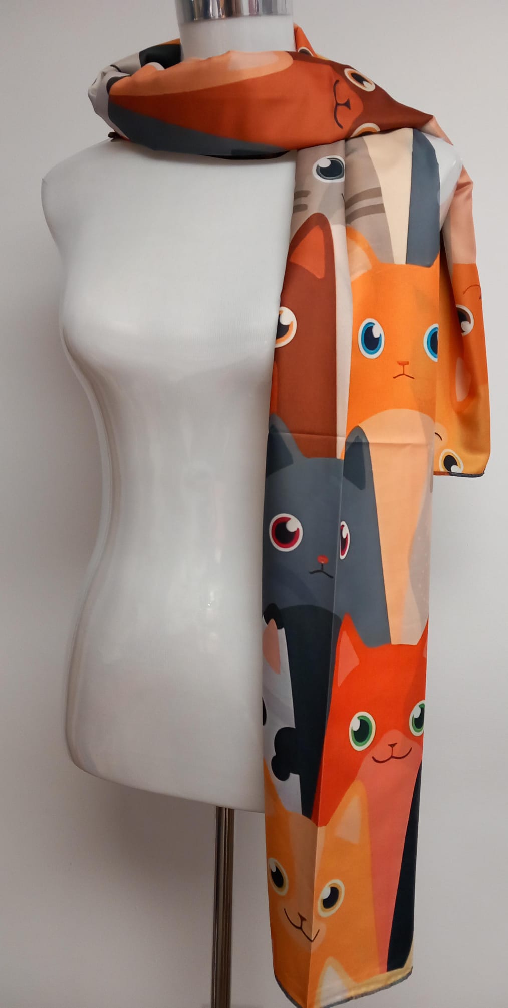 Pañuelo reversible 100%Seda de 'los gatos en el arte'