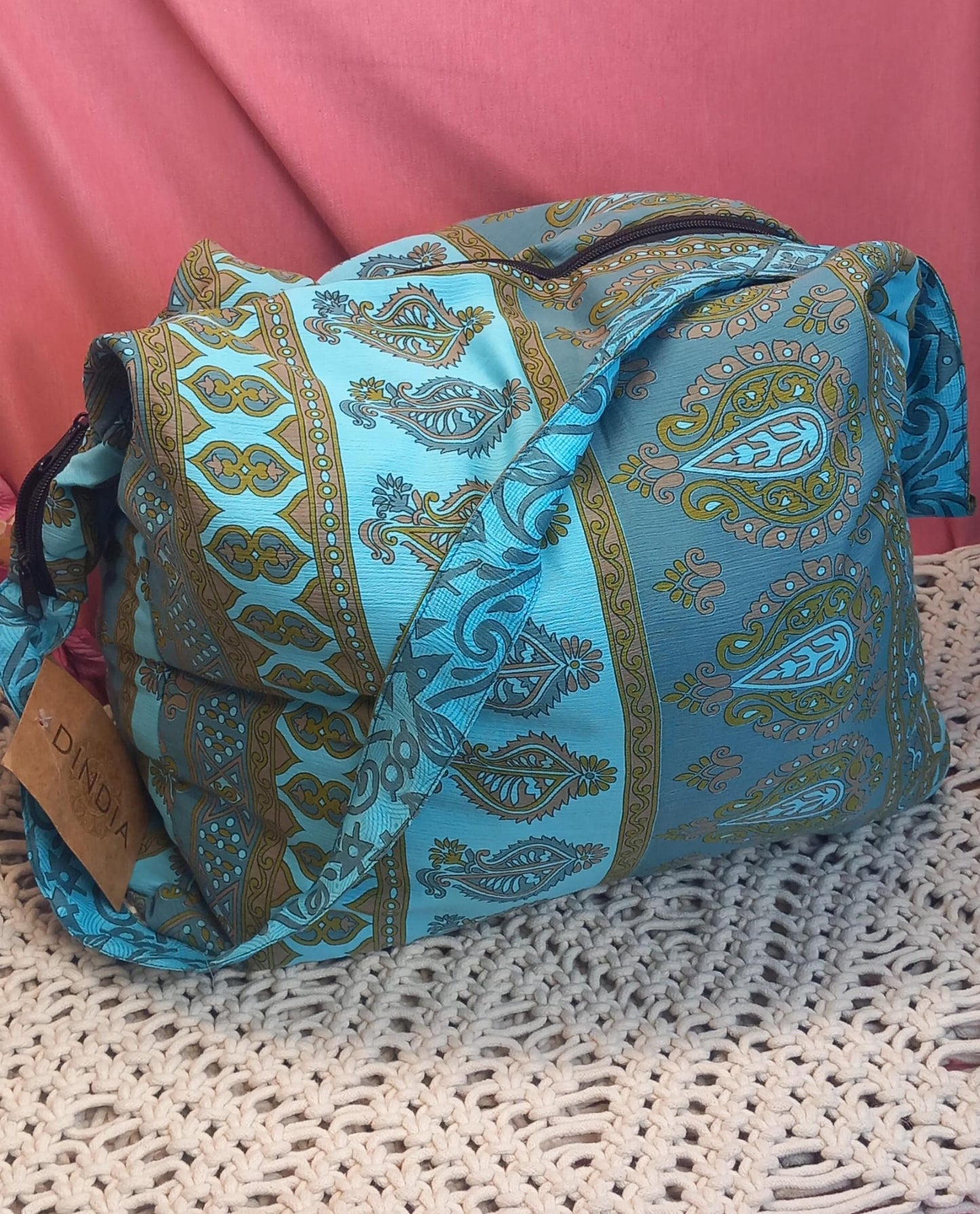 Bolso india de escapada, fin de semana,playa,montaña, gimansio...Con cremallera.Modelo Agama.