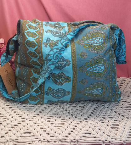 Bolso india de escapada, fin de semana,playa,montaña, gimansio...Con cremallera.Modelo Agama.