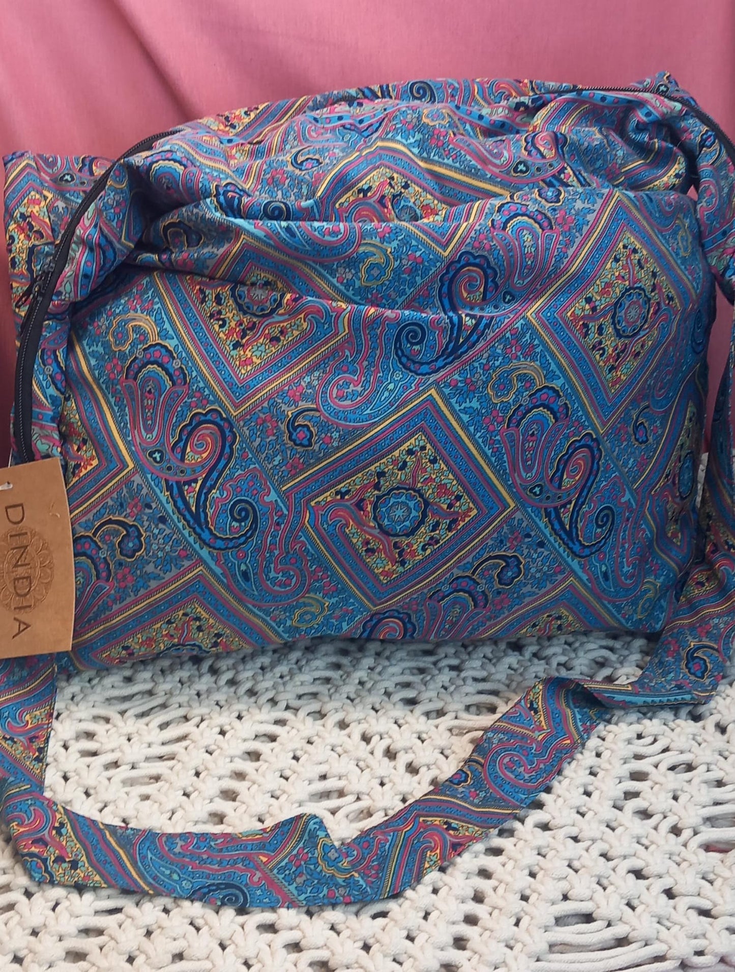 Bolso india 100%artesanía India...Con cremallera.Envío gratis sin pedido mínimo. Modelo Karma.