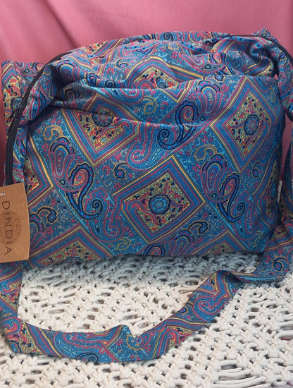 Bolso india 100%artesanía India...Con cremallera.Envío gratis sin pedido mínimo. Modelo Karma.
