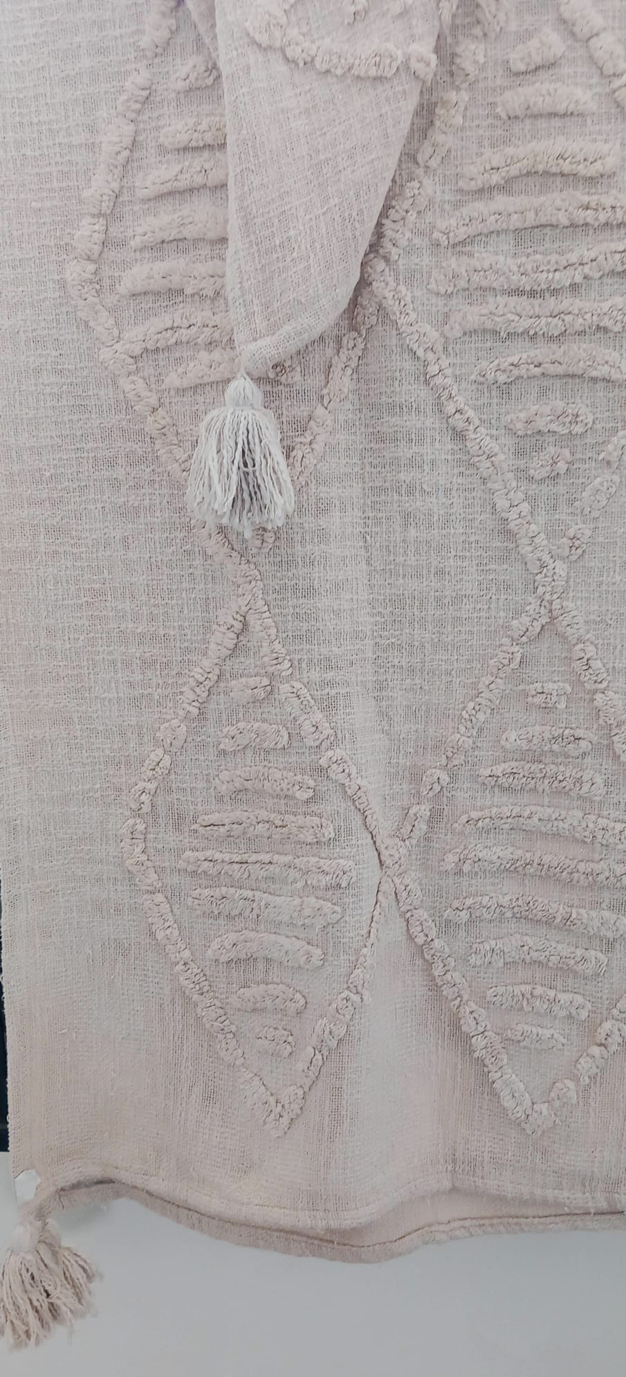 JARAPA PLAID ALON BEIG HUESO Plaid de Algodón con borlas en las esquinas.PRECIO SIN COMPETENCIA.Envío Gratis.