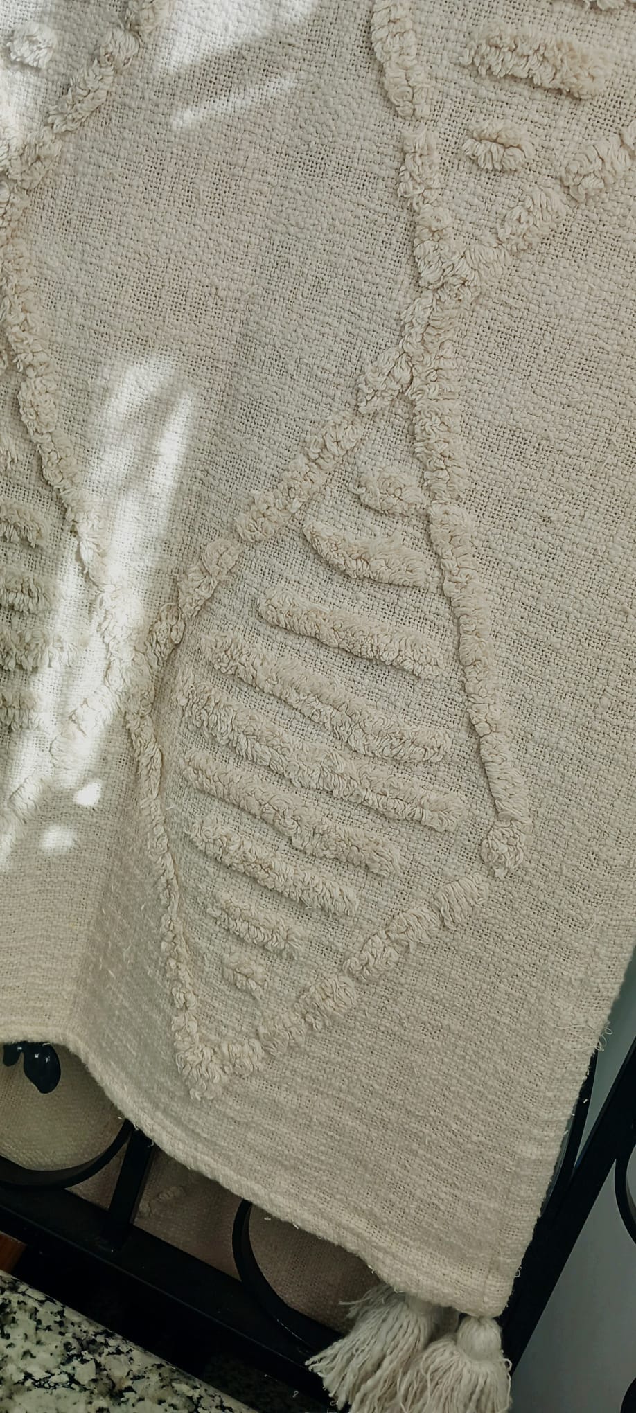 JARAPA PLAID ALON BEIG HUESO Plaid de Algodón con borlas en las esquinas.PRECIO SIN COMPETENCIA.Envío Gratis.