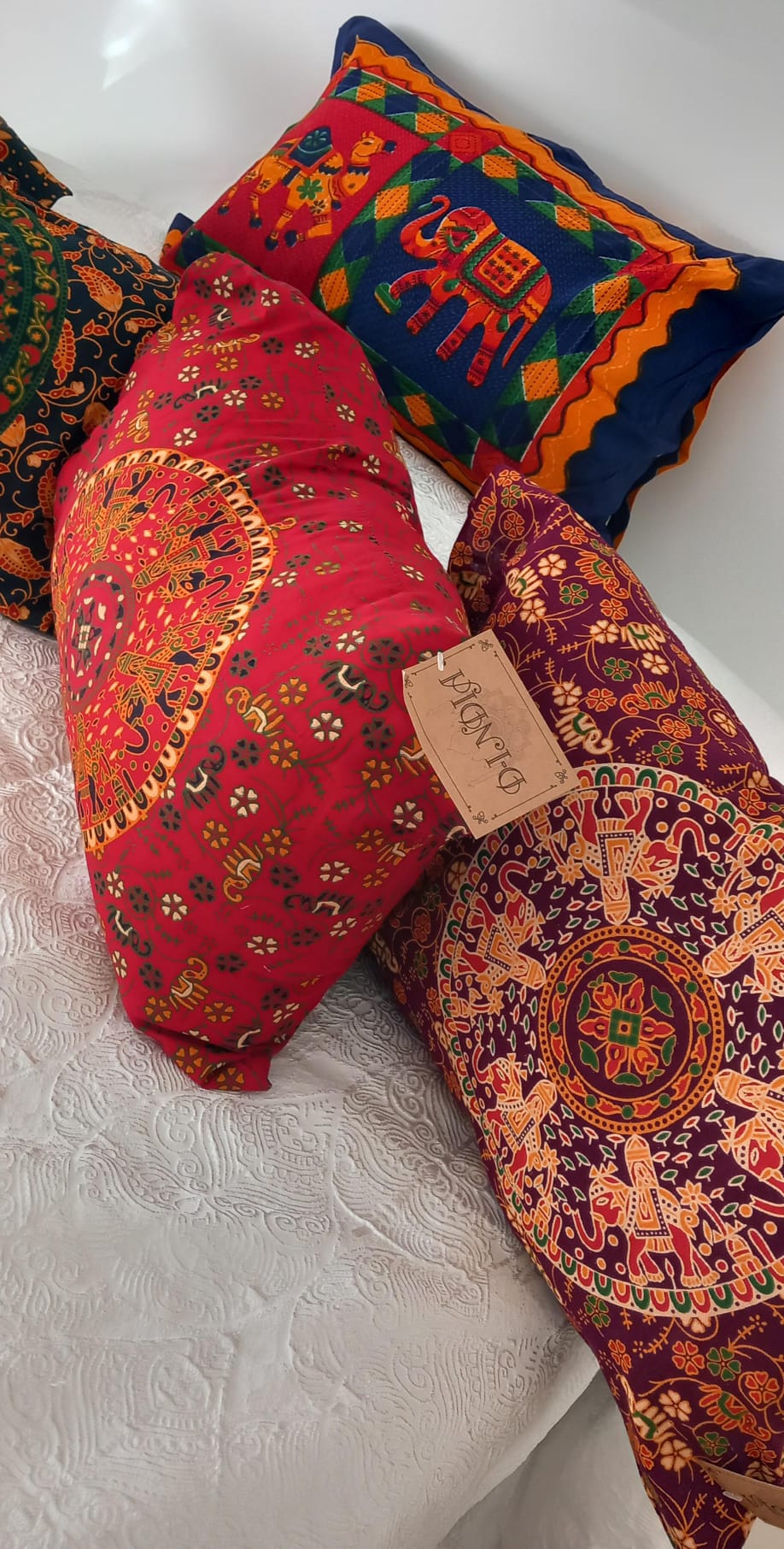 FUNDA DE COJÍN Y /O ALMOHADA EN ROJO CON ELEFANTES DE LA SUERTE,ENVÍO GRATIS SIN PEDIDO MÍNIMO.