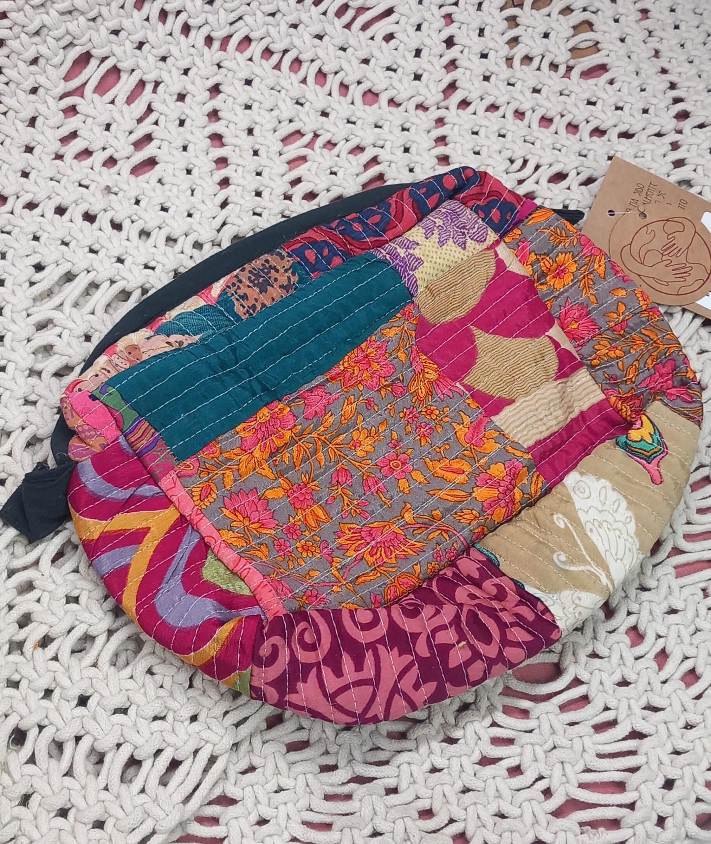 ACCESORIO TEXTIL EN ARTESANÍA PATCHWORK MODELO MASALA,ES NECESER INDIA.ENVÍO GRATIS SIN PEDIDO MÍNIMO.