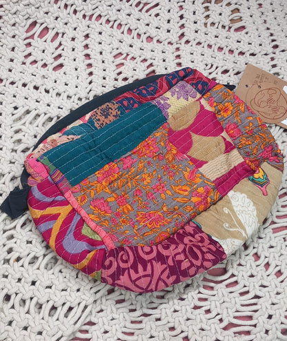 ACCESORIO TEXTIL EN ARTESANÍA PATCHWORK MODELO MASALA,ES NECESER INDIA.ENVÍO GRATIS SIN PEDIDO MÍNIMO.