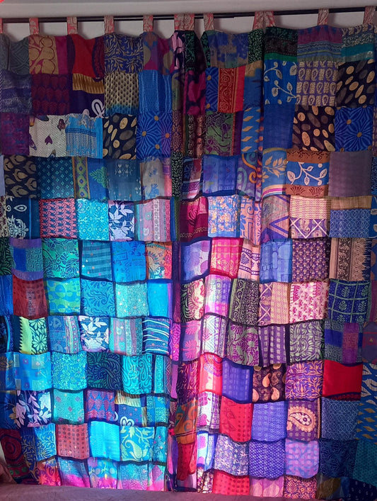 SET DE 2 CORTINAS CONFECCIONADAS REVERSIBLES Y ARTESANALES EN PATCHWORK TELAS SEDOSAS DE PRIMERÍSIMA CALIDAD.ENVÍO GRATIS.