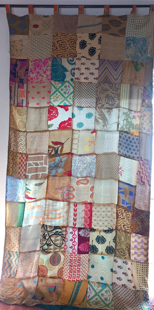 CORTINA CONFECCIONADA REVERSIBLE CON TRABILLAS EN PATCKWORK,PIEZAS VIBRANTES EN COLOR DE LA INDIA.ENVÍO GRATIS.