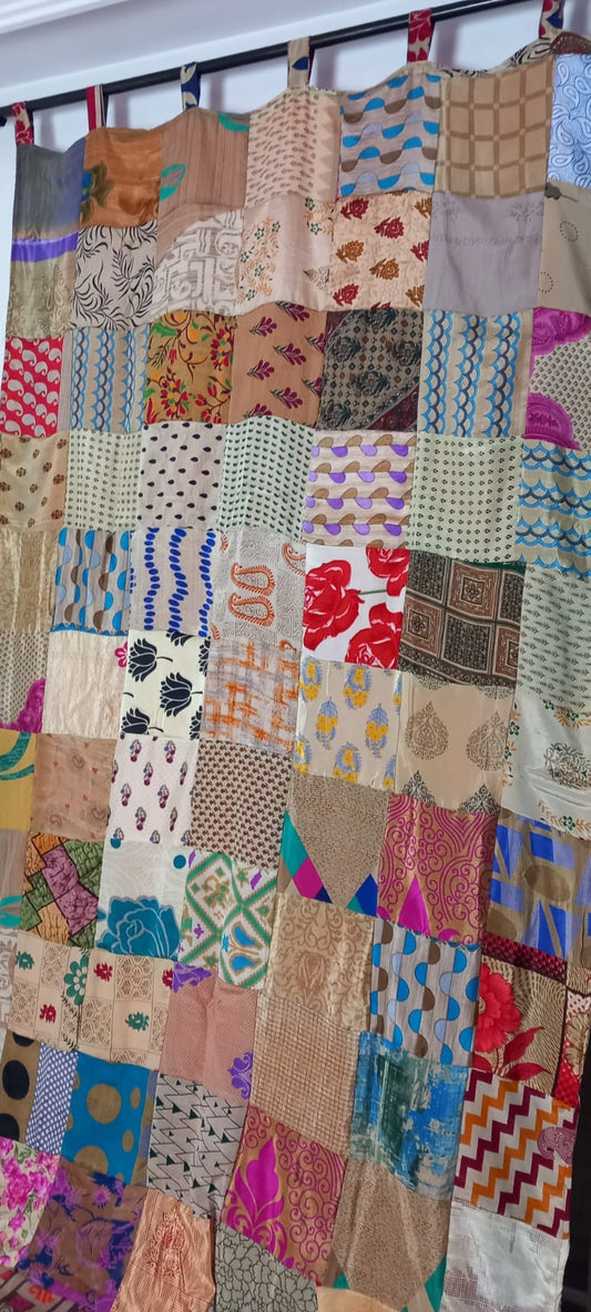 CORTINA CONFECCIONADA REVERSIBLE CON TRABILLAS EN PATCKWORK,PIEZAS VIBRANTES EN COLOR DE LA INDIA.ENVÍO GRATIS.