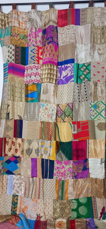 CORTINA CONFECCIONADA REVERSIBLE CON TRABILLAS EN PATCKWORK,PIEZAS VIBRANTES EN COLOR DE LA INDIA.ENVÍO GRATIS.