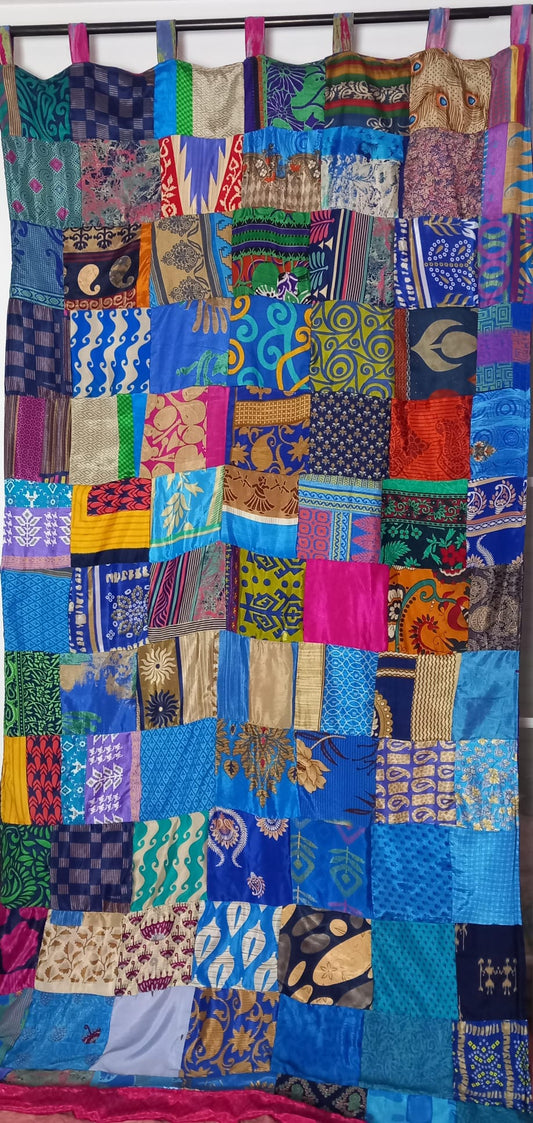 CORTINA CONFECCIONADA REVERSIBLE CON TRABILLAS EN PATCKWORK,PIEZAS VIBRANTES EN COLOR DE LA INDIA.ENVÍO GRATIS