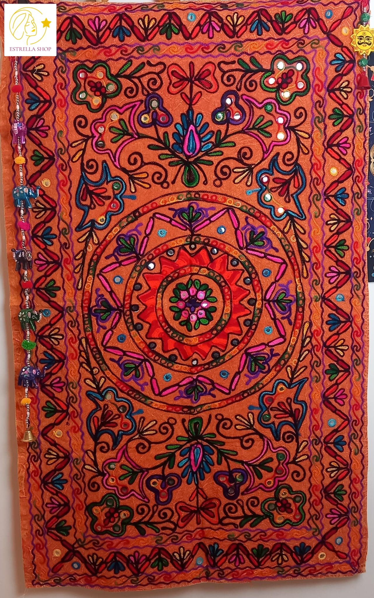 Tapiz Gora Mandala 75x120 bordado,una joya textil con alma bohemía hecha en India.Envío gratis sin pedido sin pedido mínimo.