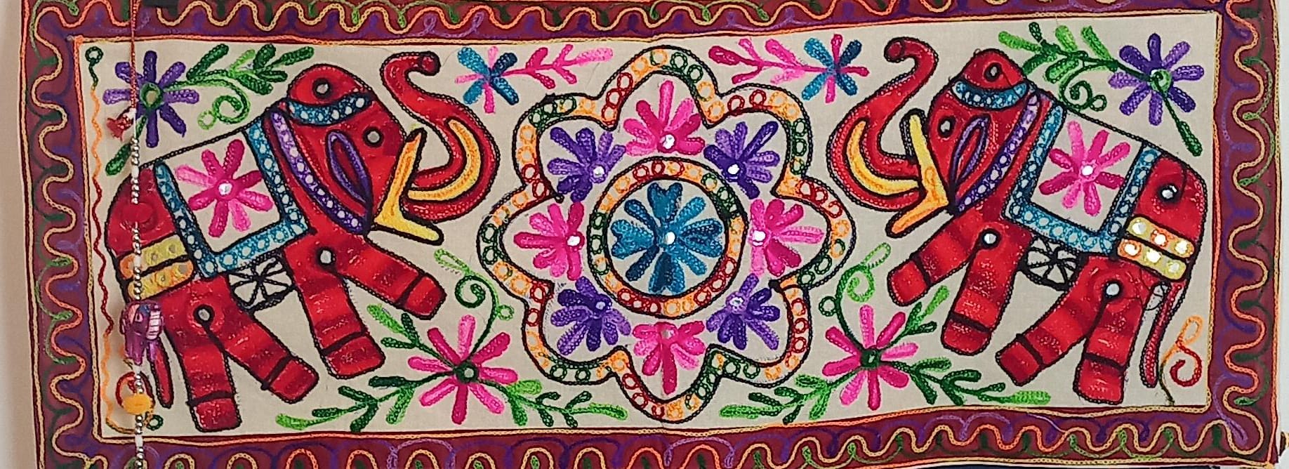 CAMINO DE MESA GORA 35X90 PORQUE SOMOS REFERENTES EN ARTESANÍA ESPECIAL.ENVÍO GRATIS SIN PEDIDO MÍNIMO.