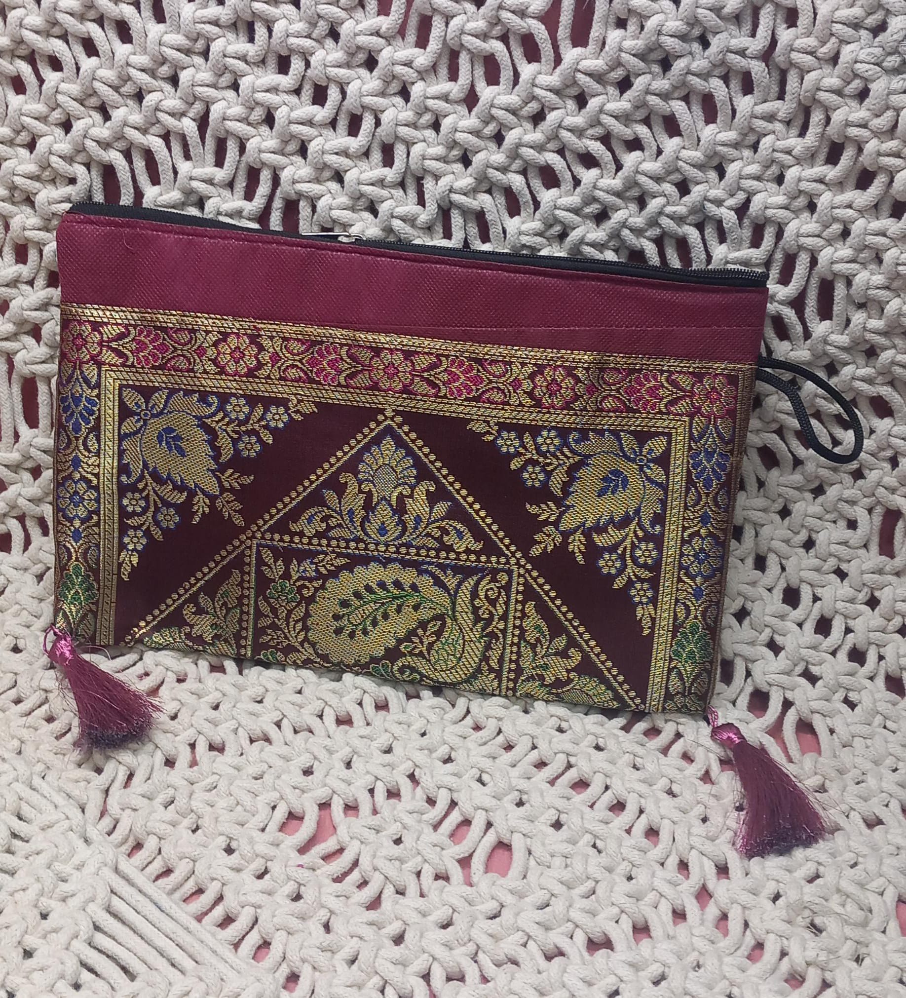 NECESER EN SEDA ELEGANTE IRREPETIBLE Y ESPECIAL. MÁS COLORES EN WEB.ENVÍO GRATIS SIN PEDIDO MÍNIMO.