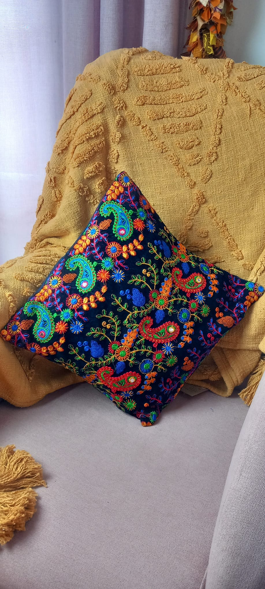 FUNDA DE COJÍN CACHEMIRE NOIR 40X40CM COLOR Y AUTENTICIDAD CON UN VALOR ARTESANAL INIGUALABLE..ENVÍO GRATIS SIN PEDIDO MÍNIMO.