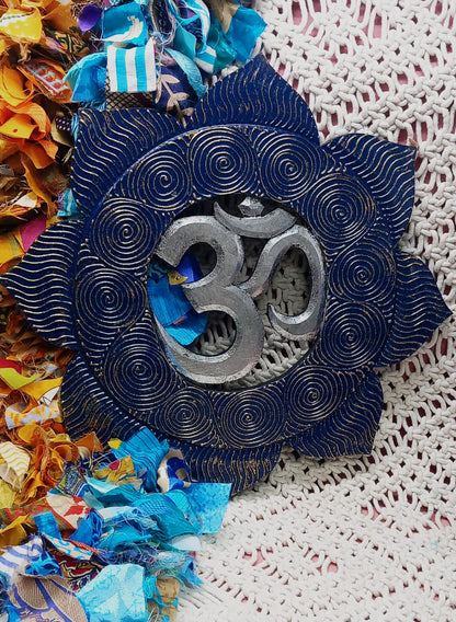 FLOR AZUL Y PLATA DE OM 40CM JOYA ARTESANAL HECHA A MANO EN INDONESIA TRANSMITE CALMA,AUTENTICIDAD Y ESPIRITUALIDAD.ENVÍO GRATIS SIN PEDIDO MÍNIMO.