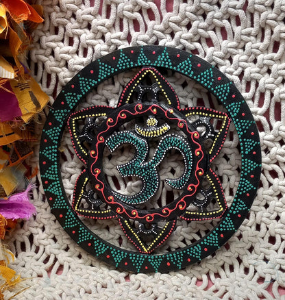 FLOR DE OM EN CÍRCULO 20CM JOYA ARTESANAL HECHA A MANO EN INDONESIA TRANSMITE CALMA,AUTENTICIDAD Y ESPIRITUALIDAD.ENVÍO GRATIS SIN PEDIDO MÍNIMO.