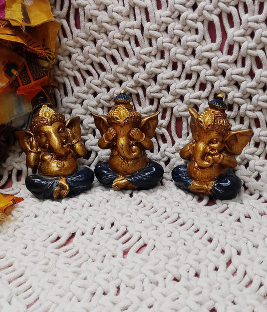 Set especial de 3 Piezas artesanales de carácter espiritual, ideal para llenar de intención y simbolismo cualquier espacio. Este set de Ganeshas es envío gratis sin pedido mínimo.