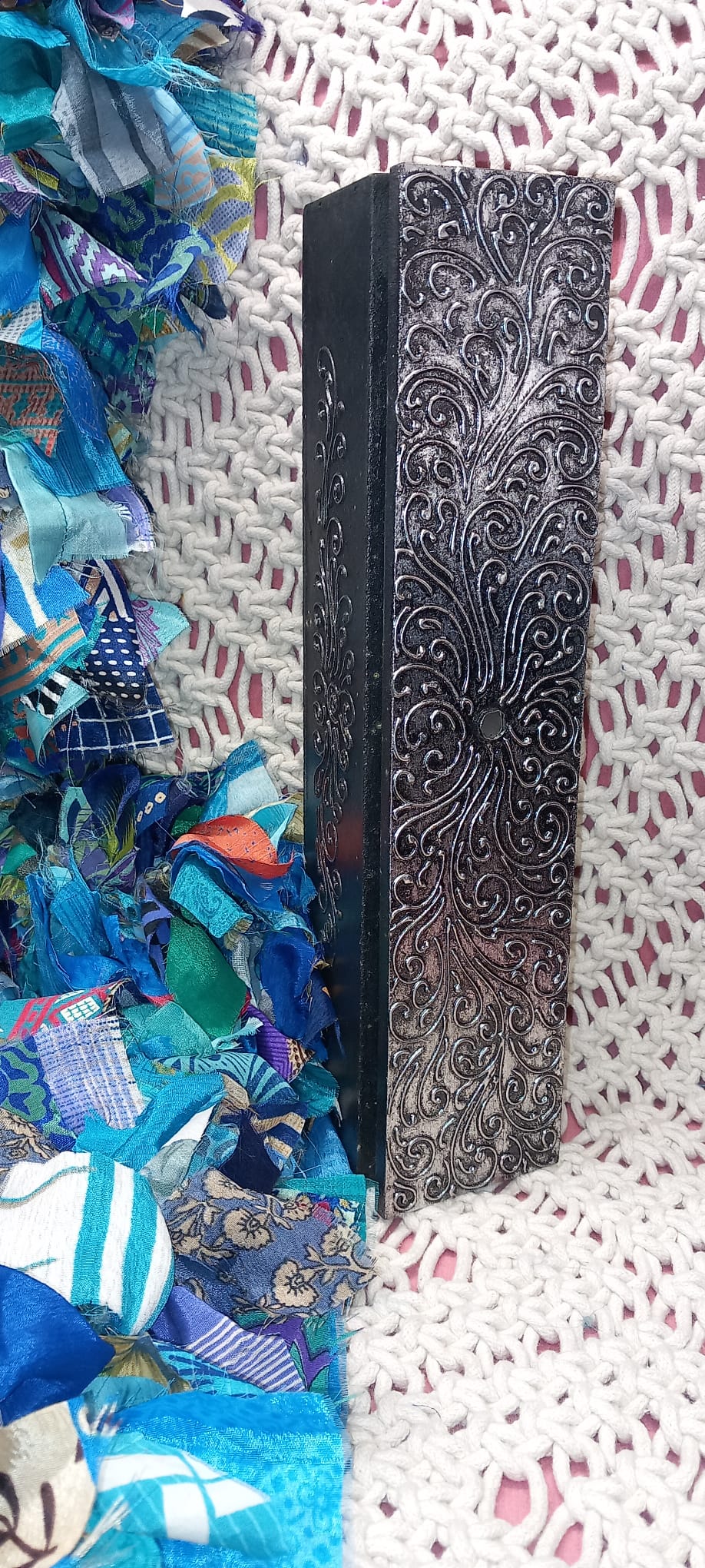 CAJA DE MADERA ARTESANALMENTE TALLADA Y PINTADA A MANO CON FILIGRANAS.ENVÍO GRATIS SIN PEDIDO MÍNIMO.