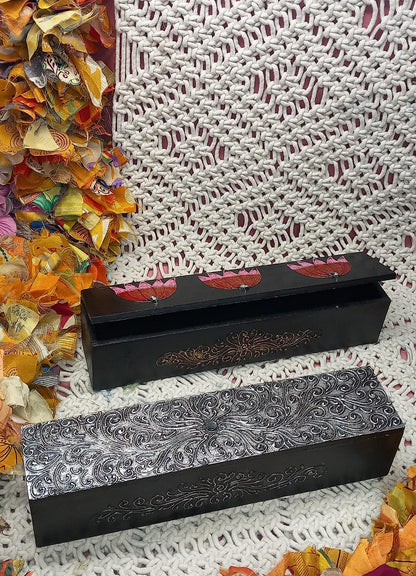 CAJA DE MADERA ARTESANALMENTE TALLADA Y PINTADA A MANO CON FILIGRANAS.ENVÍO GRATIS SIN PEDIDO MÍNIMO.
