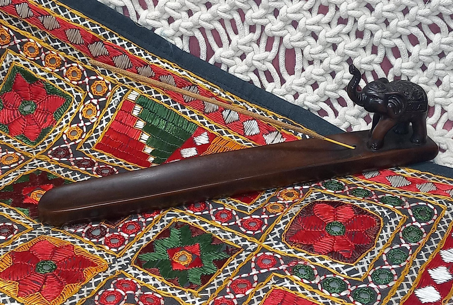 INCENSARIO DE ELEFANTE CON LA TROMPA HACIA ARRIBA ARTESALMANENTE ELABORADO EN TAILANDIA.ENVÍO GRATIS SIN PEDIDO MÍNIMO.