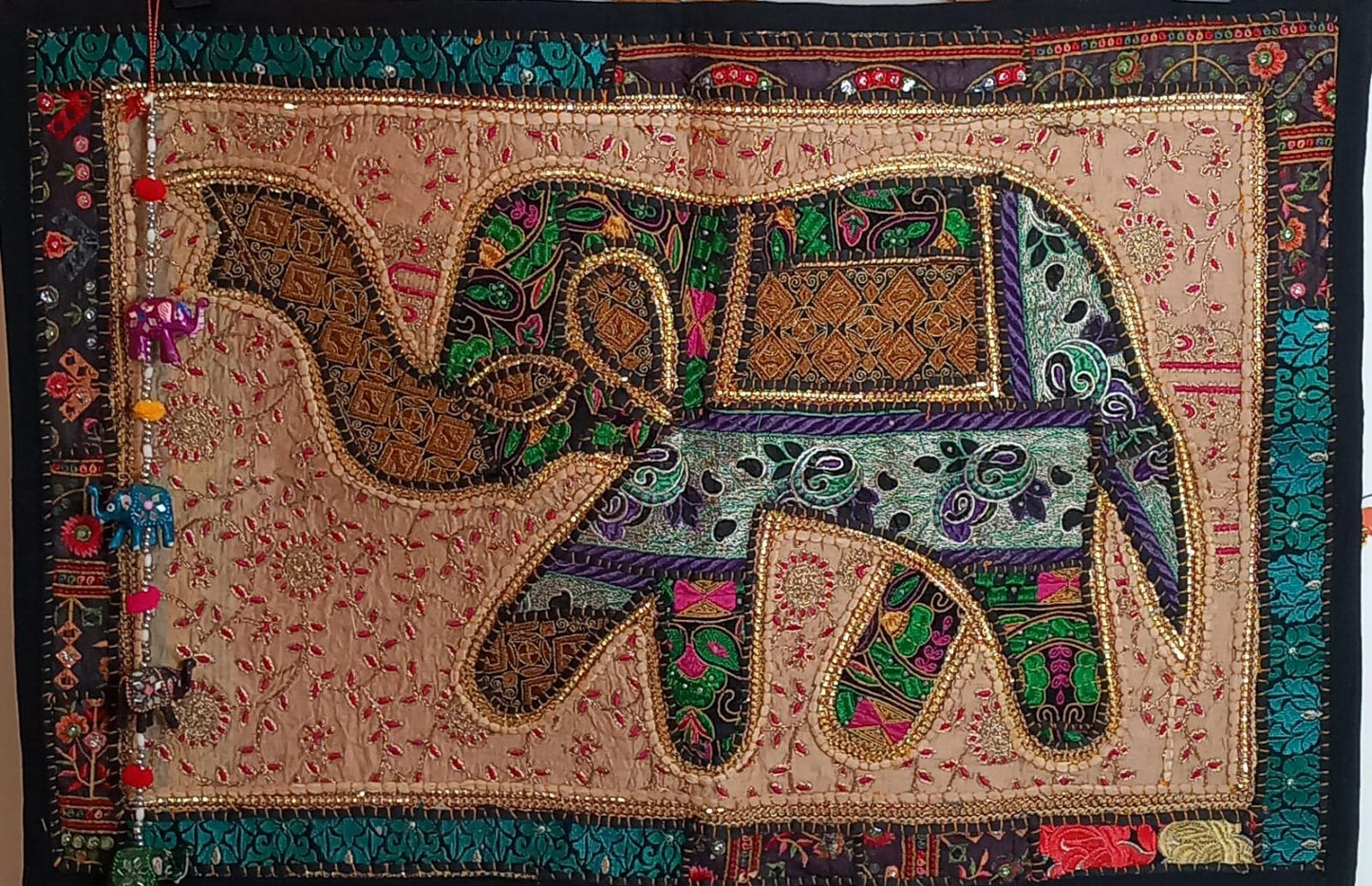 TAPIZ PATCHWORK 90X60CM CONFECCIONADO ARTESANALMENTE EN INDIA PORQUE TU ESPACIO MERECE VESTIR ARTE!ENVÍO GRATIS SIN PEDIDO MÍNIMO.