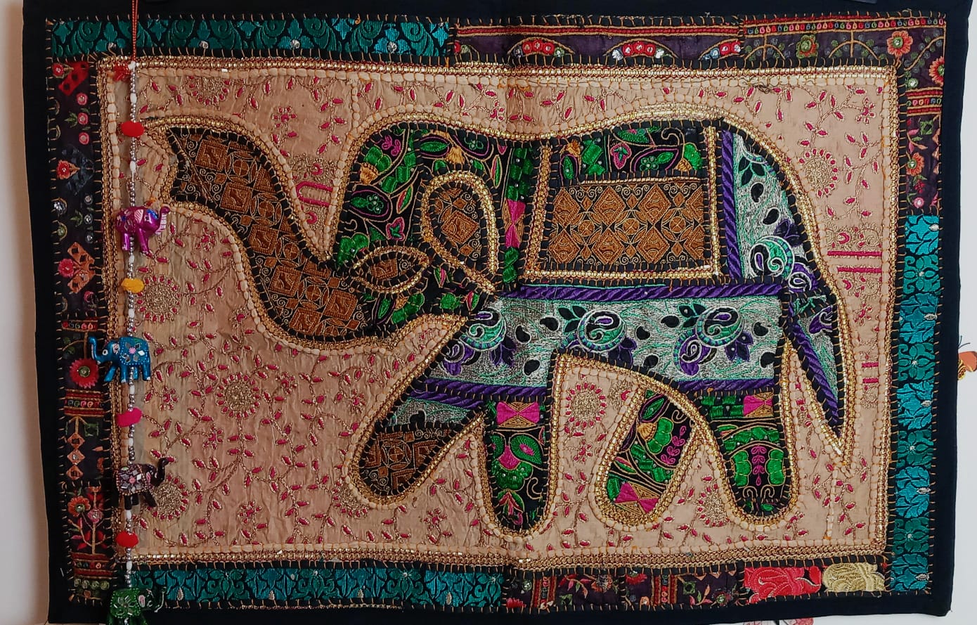 TAPIZ PATCHWORK 90X60CM CONFECCIONADO ARTESANALMENTE EN INDIA PORQUE TU ESPACIO MERECE VESTIR ARTE!ENVÍO GRATIS SIN PEDIDO MÍNIMO.
