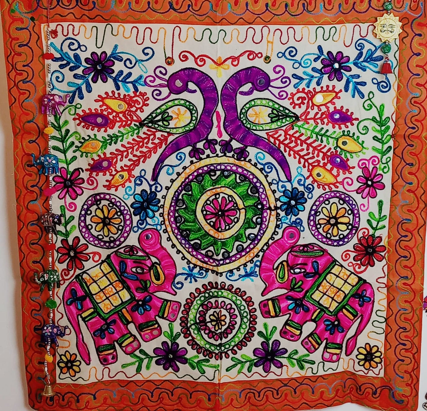 TAPIZ TEXTIL 90X90CM CON SÍMBOLO DE PROTECCIÓN,SABIDURÍA Y FORTUNA. BELLEZA ARTESANAL A MANO EN INDIA.ENVÍO GRATIS SIN PEDIDO MÍNMO