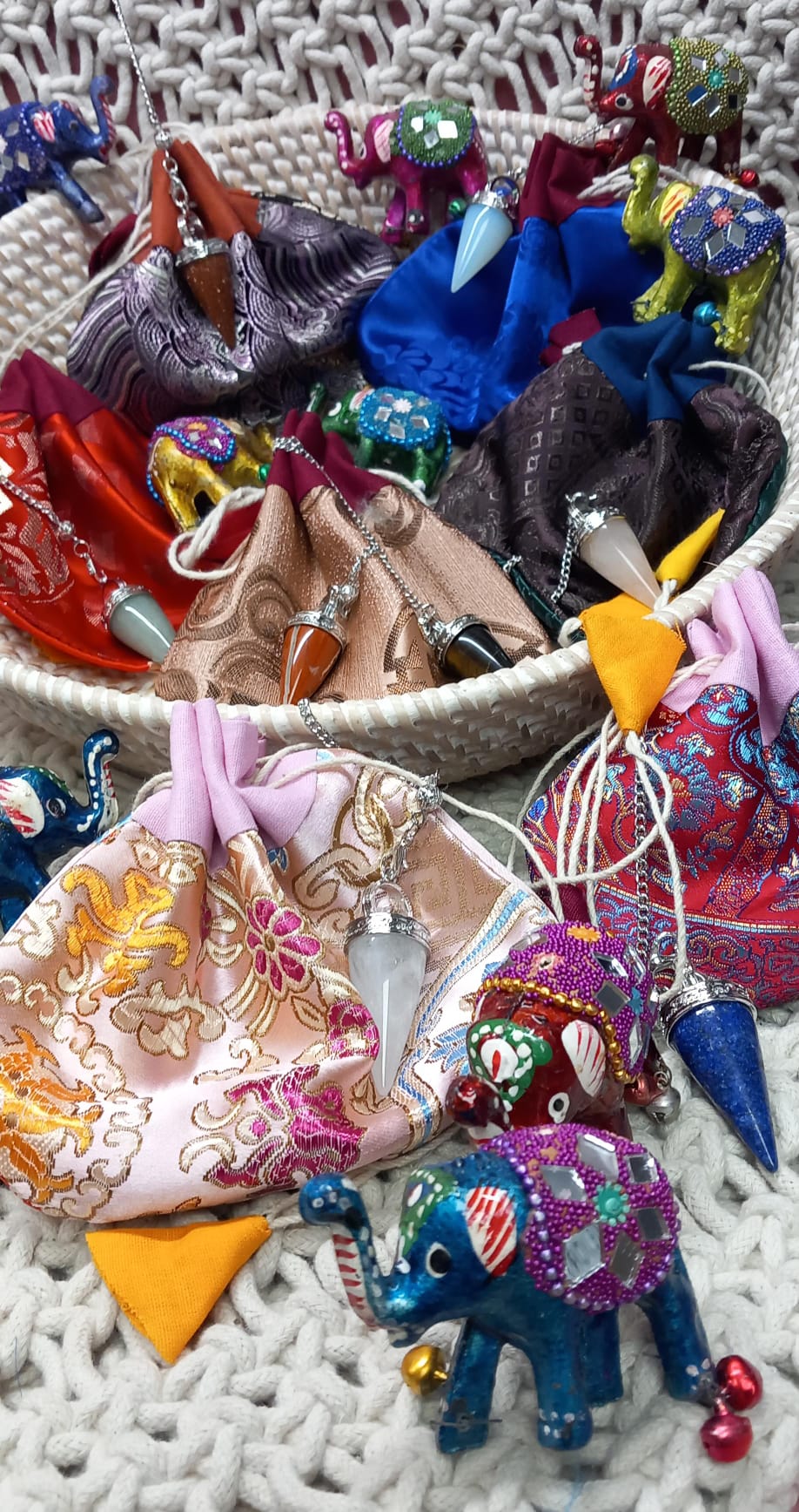 Péndulo CUARZO CRISTAL,sanador y liberado de energía.  **INCLUYE BOLSA DE NEPAL HECHA A MANO EN LOS HIMALAYAS**ENVÍO GRATIS SIN PEDIDO MÍNIMO.