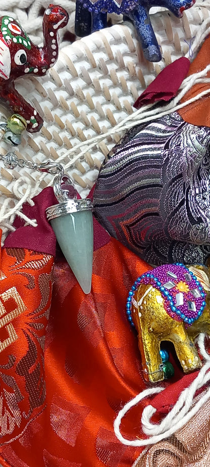 Péndulo PIEDRA LUNA,confianza y seguridad. **INCLUYE BOLSA DE NEPAL HECHA A MANO EN LOS HIMALAYAS**ENVÍO GRATIS SIN PEDIDO MÍNIMO.