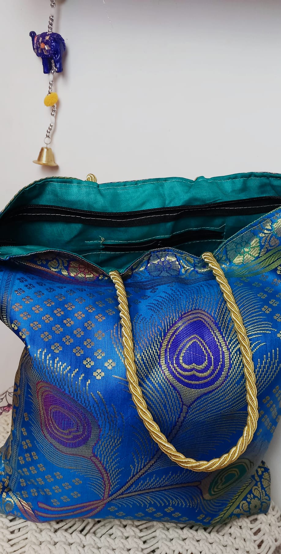 Tote seda saree de primera calidad,artesanía India,envío gratis sin pedido mínimo y precio sin competencia.