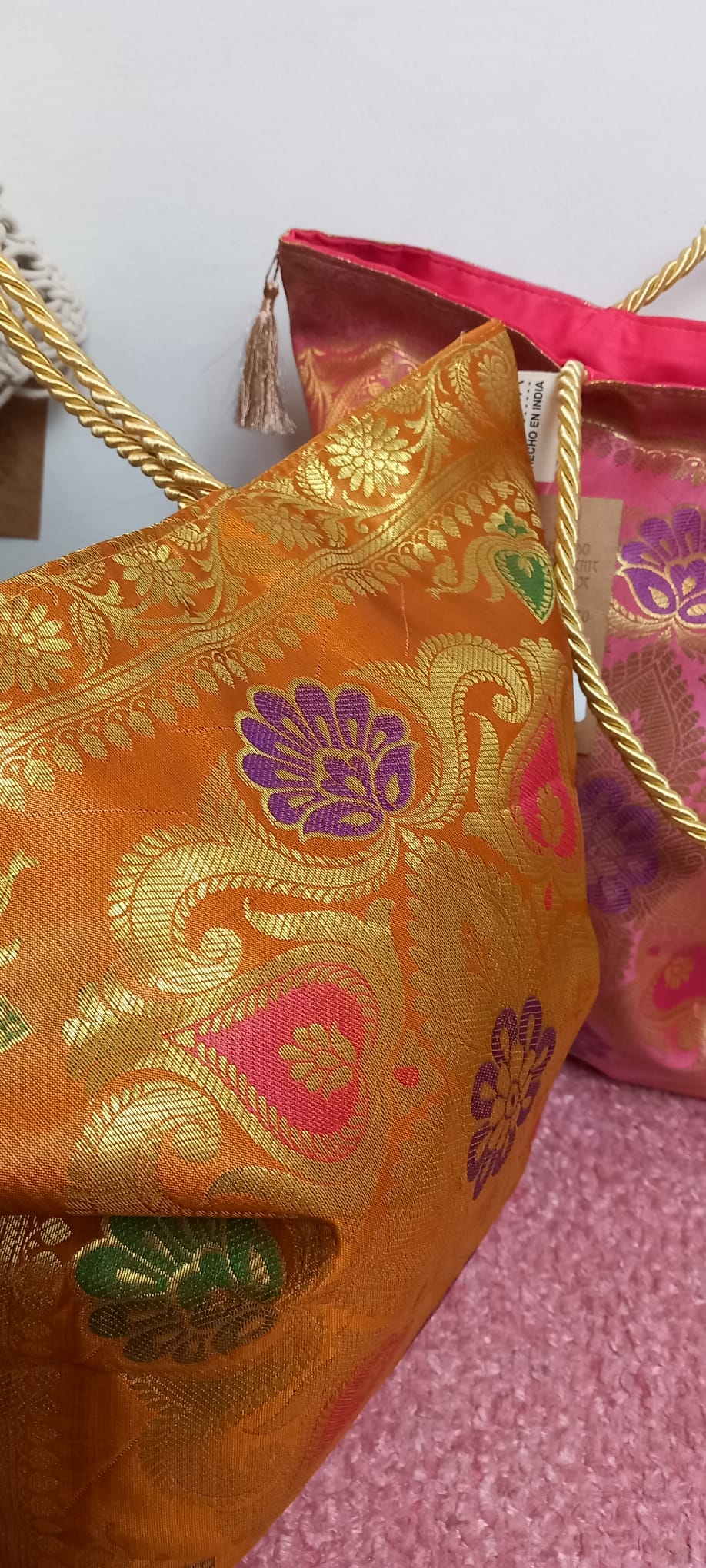 Bolsos Tote seda,artesanía India,envío gratis y precio sin competencia.Piezas exclusivas con boho vibes.