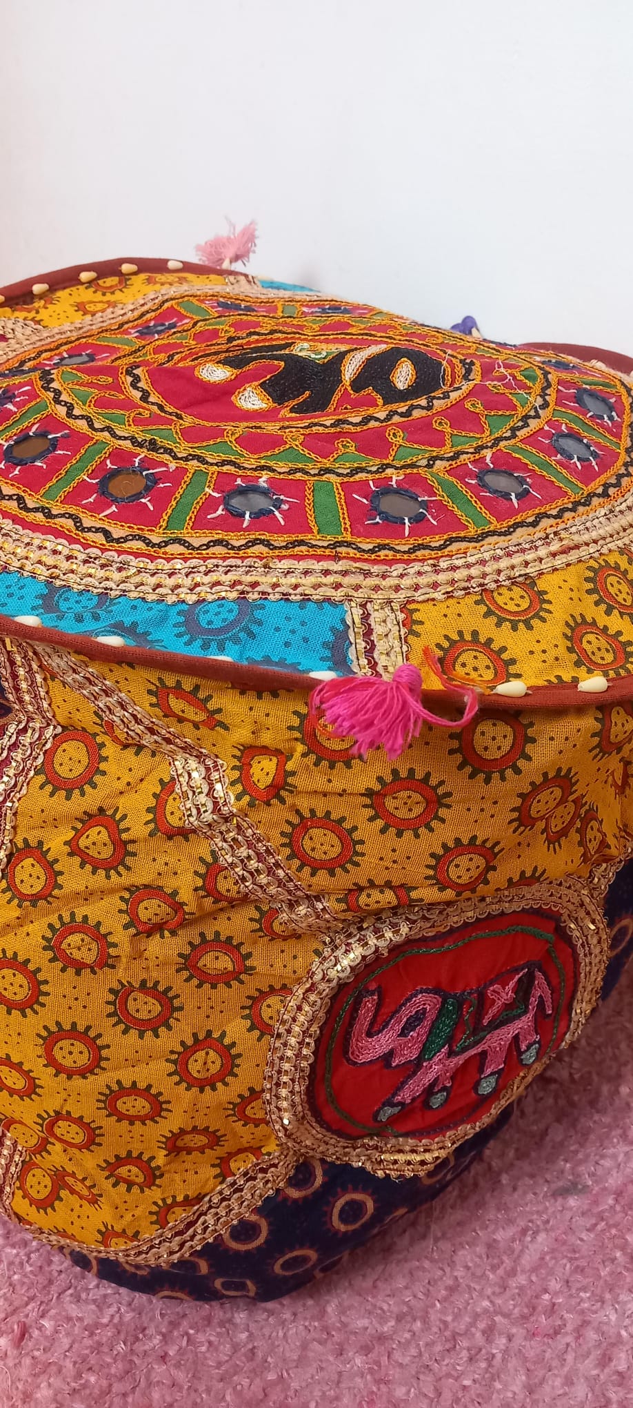 Puff con alma y mucho color en Patchwork Iro redondo 40cm aproximadamente.Envío Gratis sin pedido mínimo.