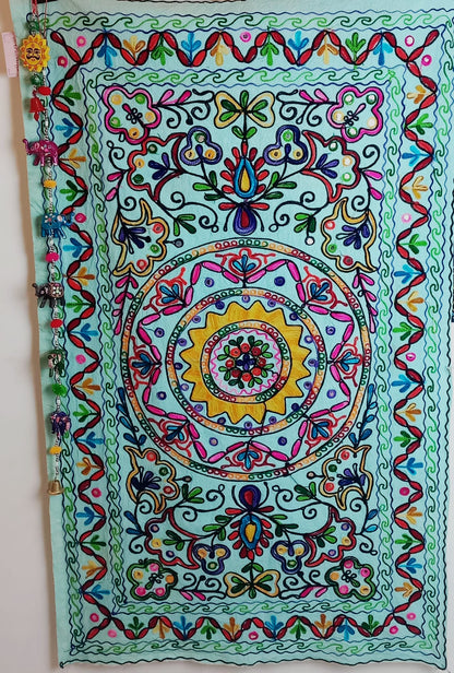Tapiz Gora Mandala 75x120 bordado,una joya textil con alma bohemía hecha en India.Envío gratis sin pedido sin pedido mínimo.