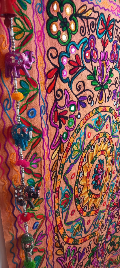 Tapiz Gora Mandala 75x120 bordado,una joya textil con alma bohemía hecha en India.Envío gratis sin pedido sin pedido mínimo.