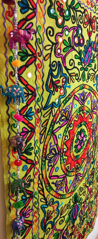 Tapiz Gora Mandala 75x120 bordado,una joya textil con alma bohemía hecha en India.Envío gratis sin pedido sin pedido mínimo.