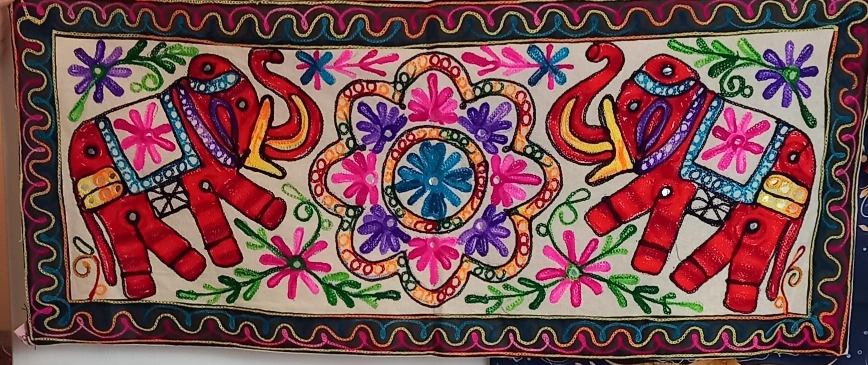 CAMINO DE MESA GORA 35X90 PORQUE SOMOS REFERENTES EN ARTESANÍA ESPECIAL.ENVÍO GRATIS SIN PEDIDO MÍNIMO.