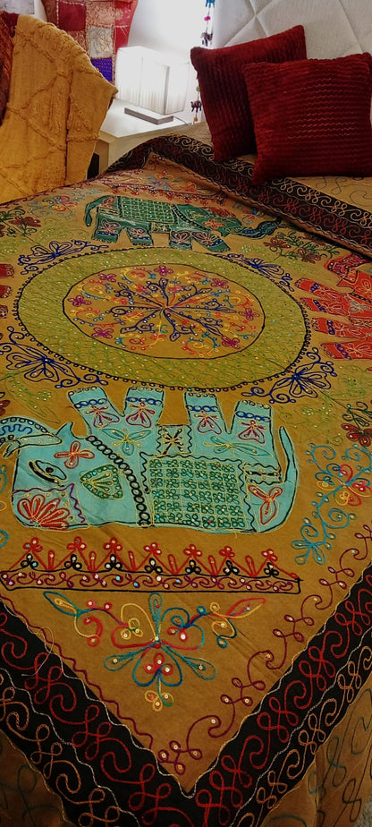 CUBRECAMA DOBLE 200X260 CON ELEFANTES SÍMBOLO DE BUENA SUERTE Y PROTECCIÓN EN LA CULTURA INDIA.ENVÍO GRATIS SIN PEDIDO MÍNIMO.