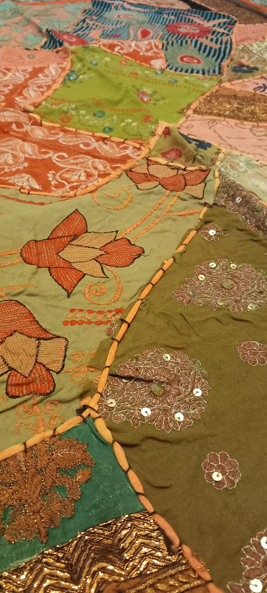 PATCHWORK TEXTIL EN TAPIZ 90X90 CONFECCIONADO ARTESANALMENTE EN INDIA.ENVÍO GRATIS SIN PEDIDO MÍNIMO.