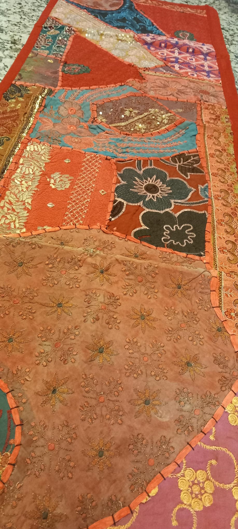 Camino de Mesa Pach. 45cmx145cm.Envío Gratis.Artículo etnico artesanía india. Precio sin competencia.Modelo Loto.