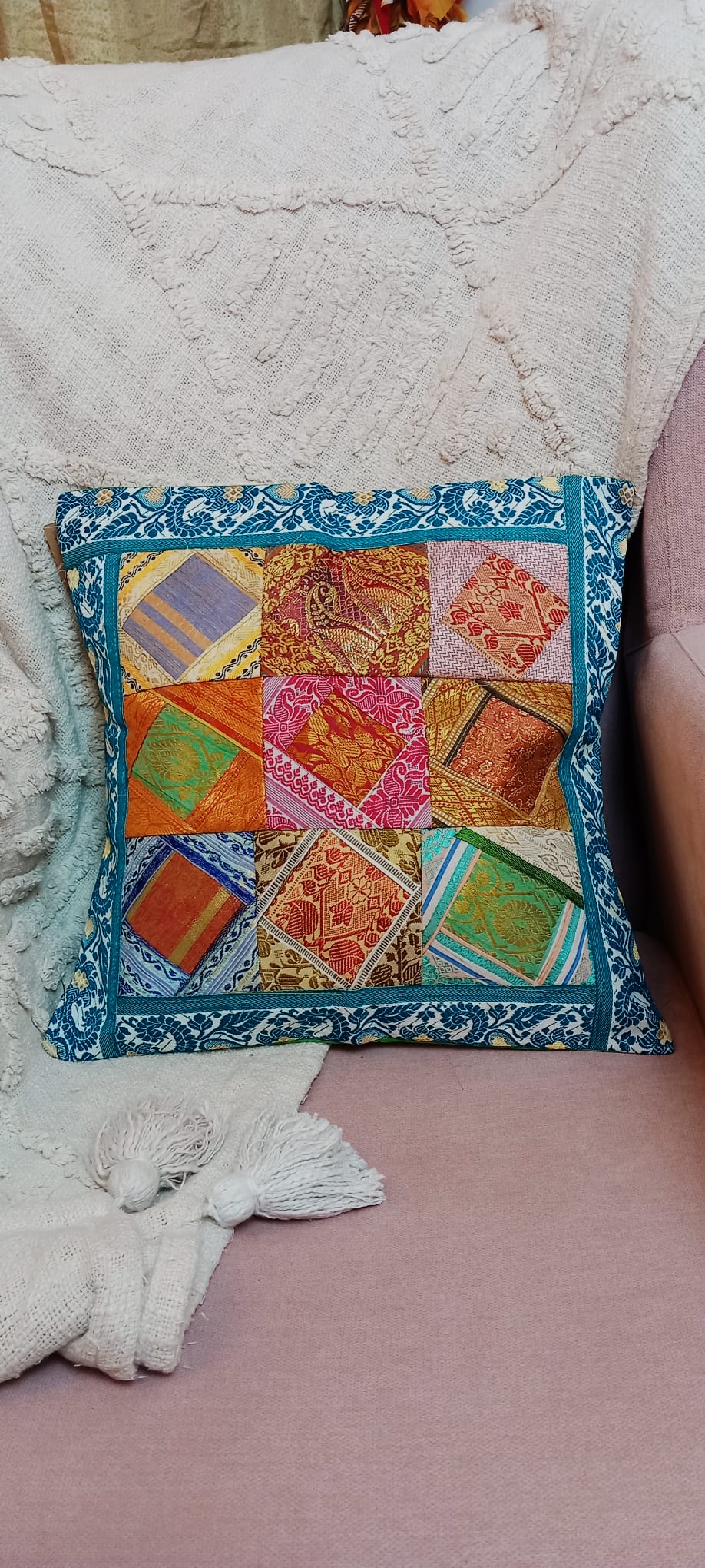 Funda de Cojín Patchwork Retales en un pieza única,perfecto para dar vida a rincones especiales.ENVÍO GRATIS SIN PEDIDO MÍNIMO.