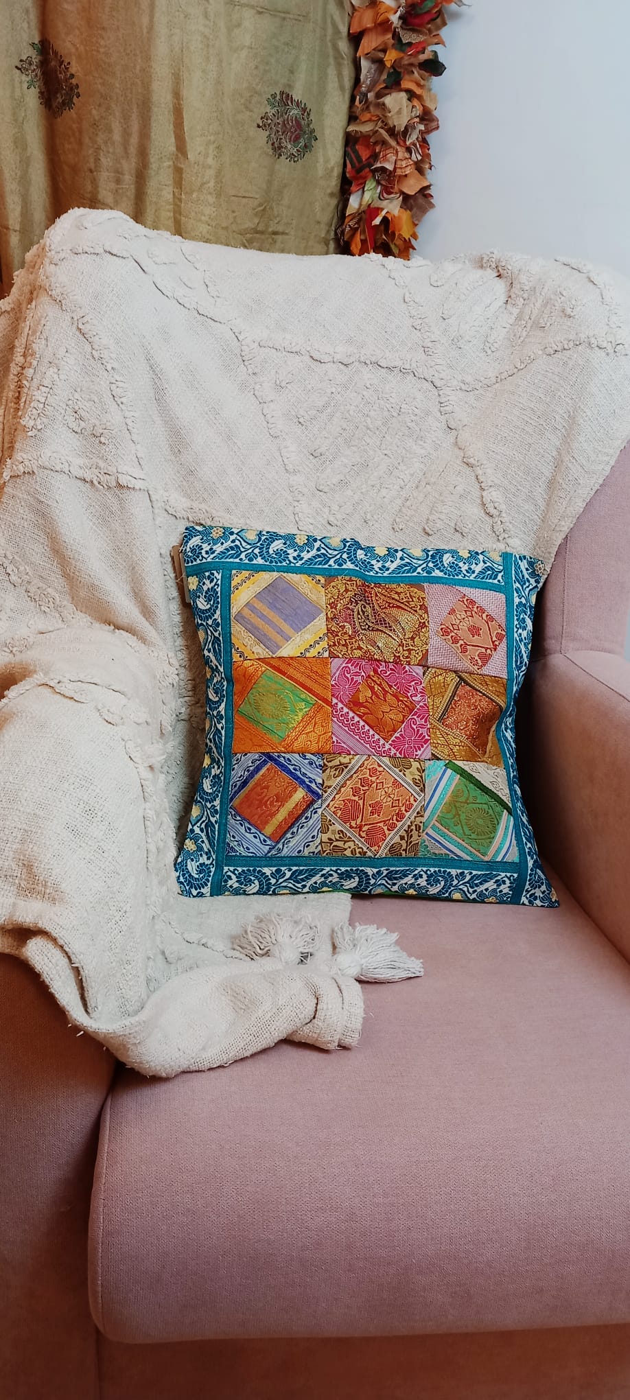 Funda de Cojín Patchwork Retales en un pieza única,perfecto para dar vida a rincones especiales.ENVÍO GRATIS SIN PEDIDO MÍNIMO.