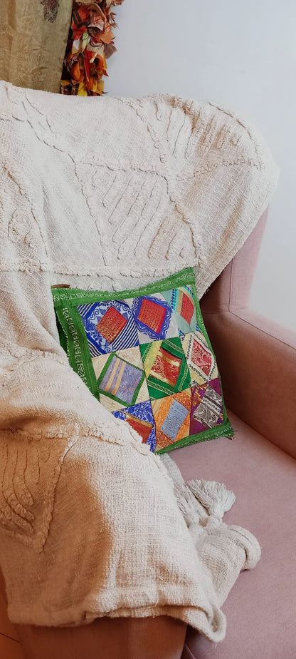 Funda de Cojín Patchwork Retales en un pieza única,perfecto para dar vida a rincones especiales.ENVÍO GRATIS SIN PEDIDO MÍNIMO.