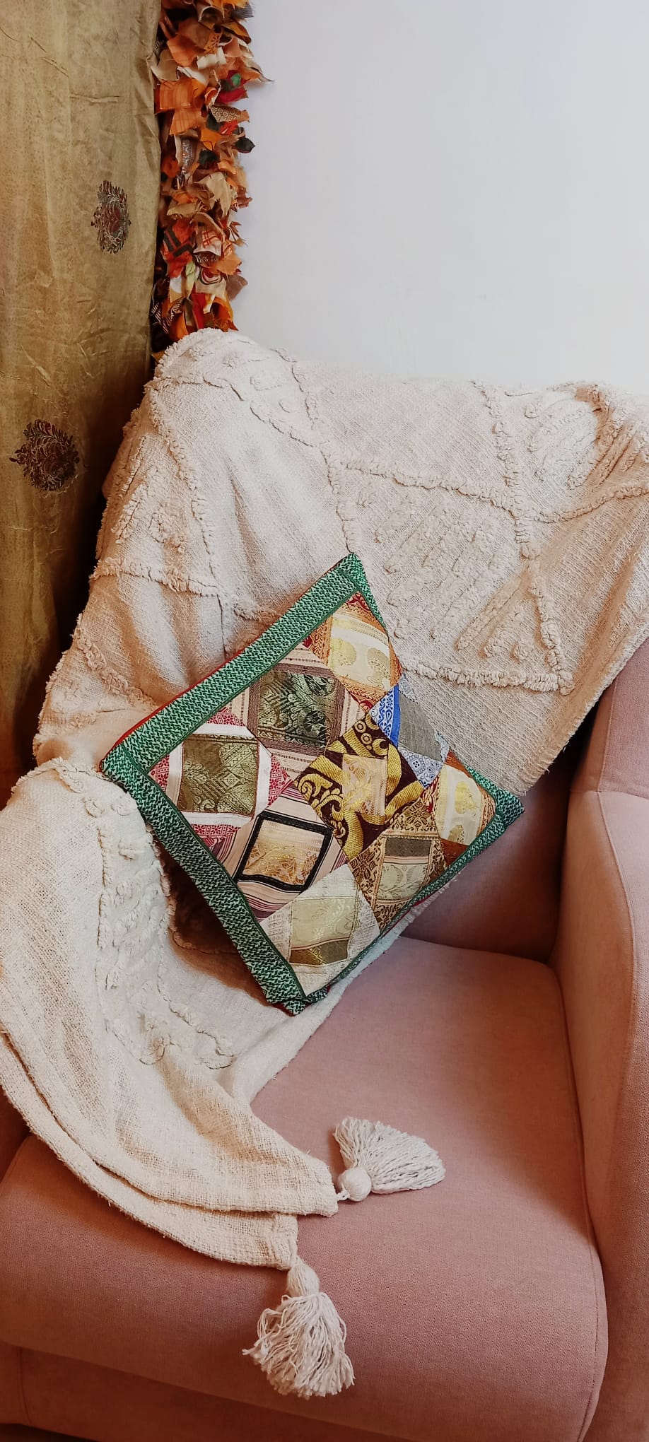 Funda de Cojín Patchwork Retales en un pieza única,perfecto para dar vida a rincones especiales.ENVÍO GRATIS SIN PEDIDO MÍNIMO.